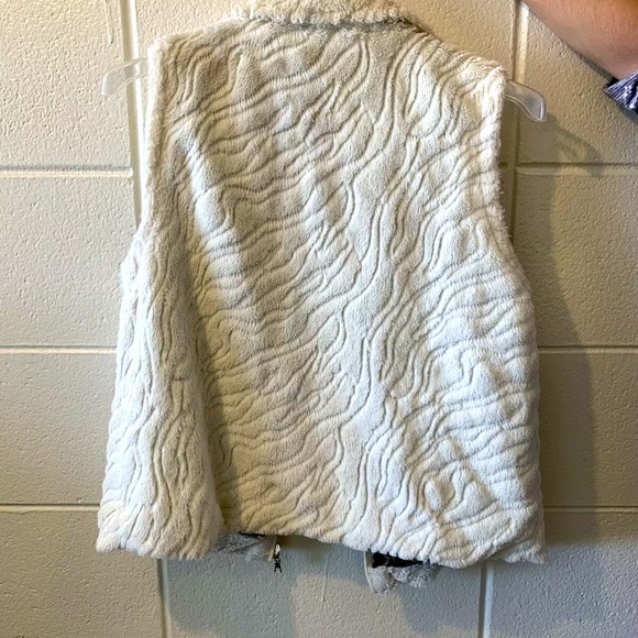 3/$10 - Betsy Johnson faux furr vest - Picture 2 of 5